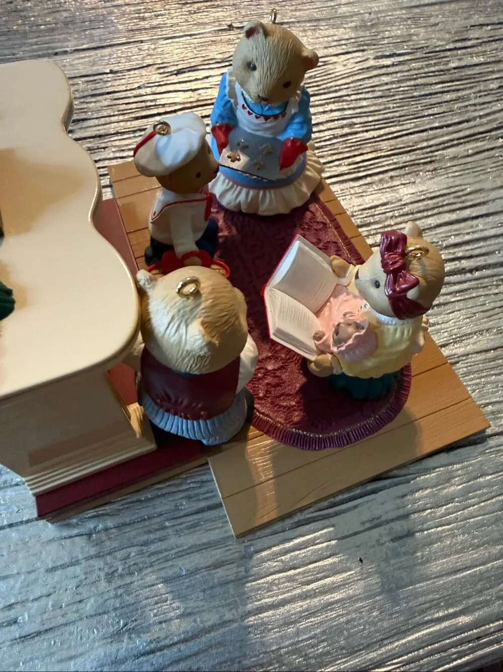 Hallmark The Bearingers Keepsake Ornaments Set of 4 PLUS Light Up Base EUC